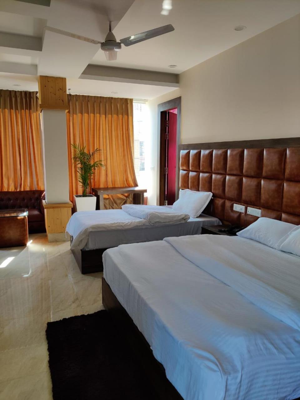 Hotel Maira Dehradun Luaran gambar