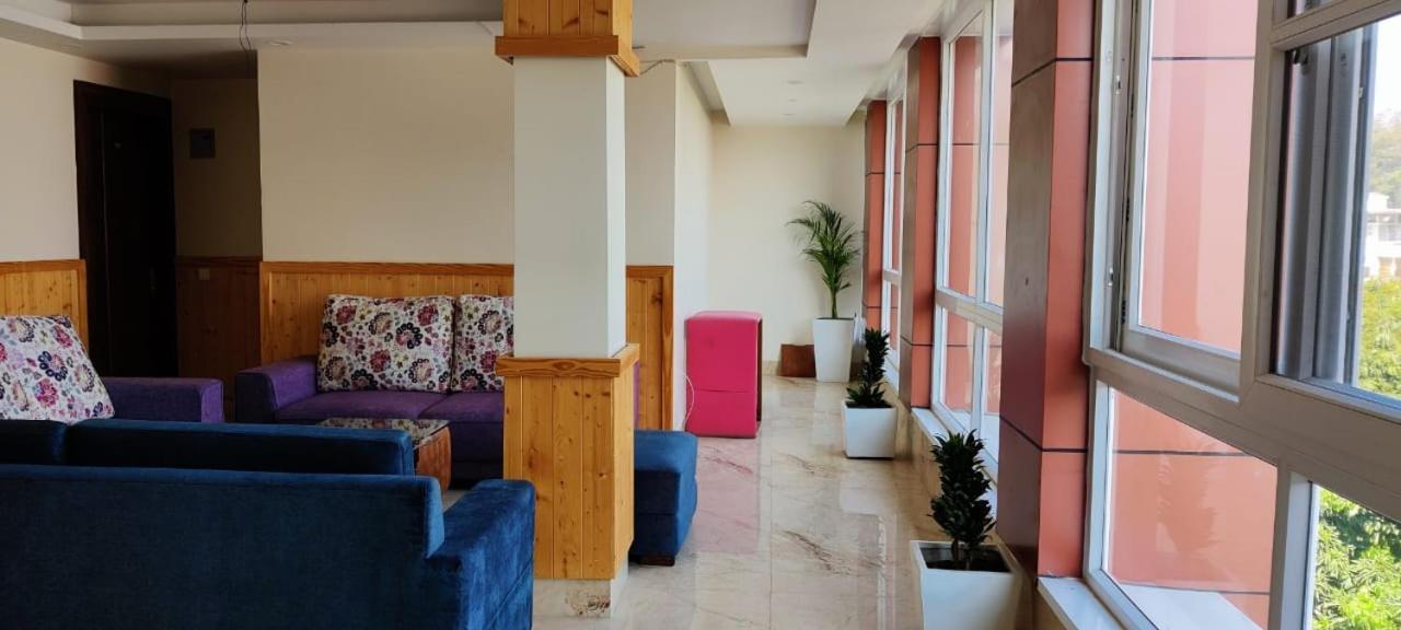 Hotel Maira Dehradun Luaran gambar