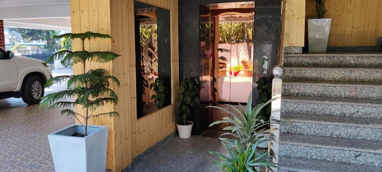 Hotel Maira Dehradun Luaran gambar
