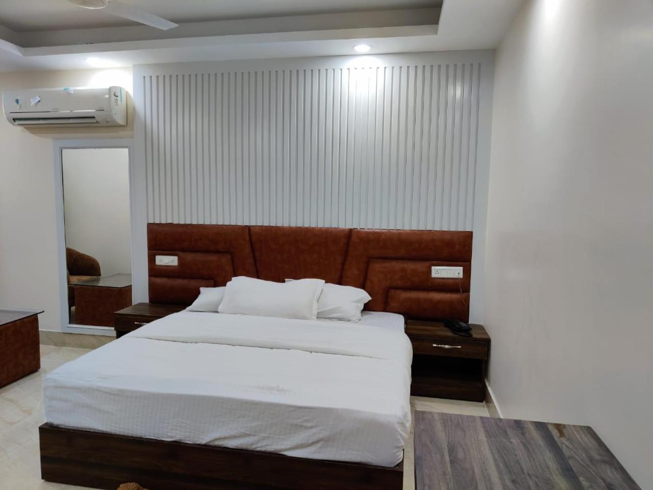 Hotel Maira Dehradun Luaran gambar