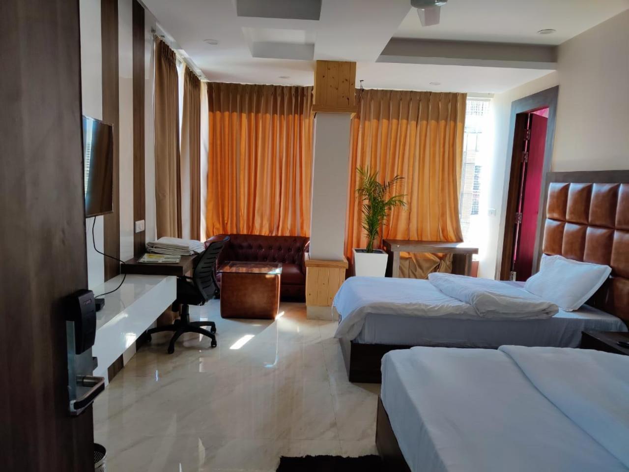 Hotel Maira Dehradun Luaran gambar