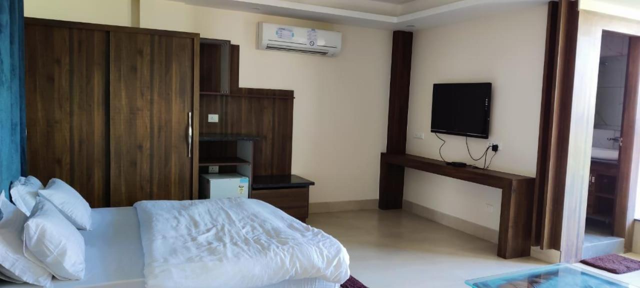 Hotel Maira Dehradun Luaran gambar